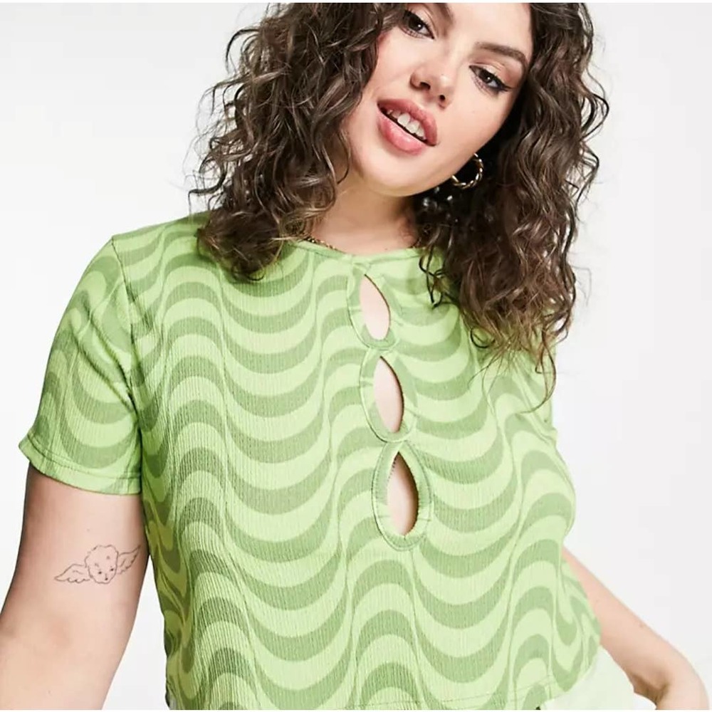 Wednesday's Girl Curve crop T-shirt with cut-out detail in green wavy XL